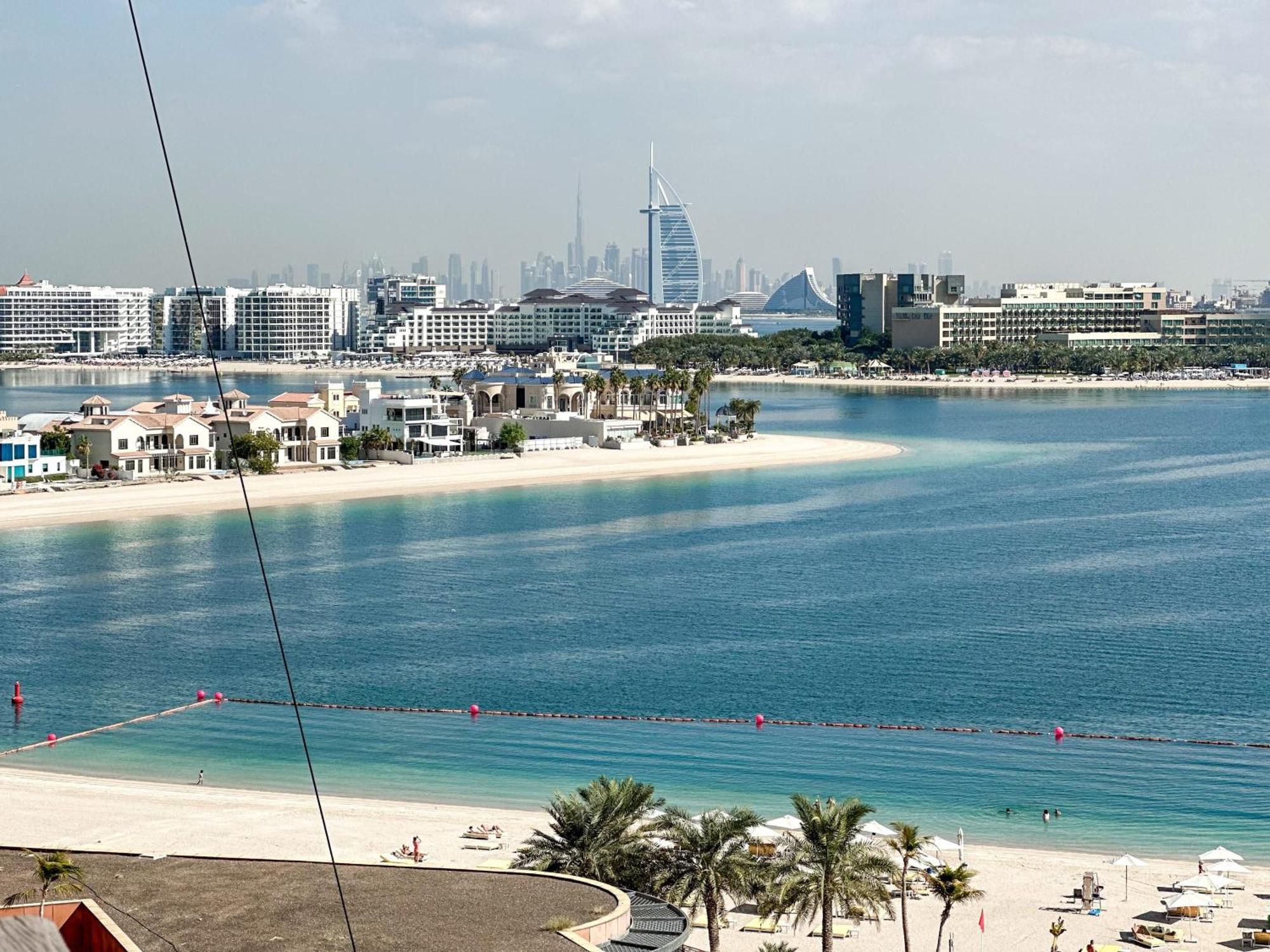 Modern Beachfront 1Br Apartment - Tiara Residence Dubaj Kültér fotó