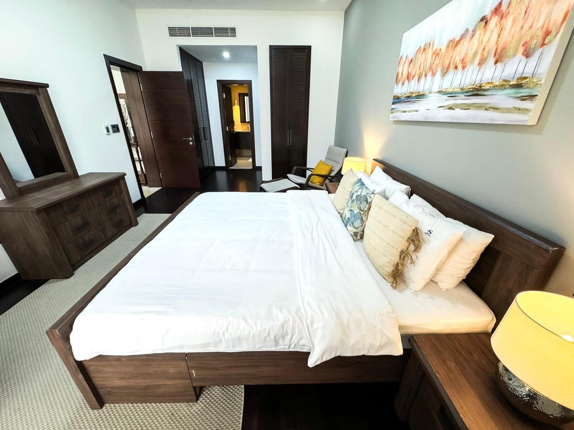 Modern Beachfront 1Br Apartment - Tiara Residence Dubaj Kültér fotó