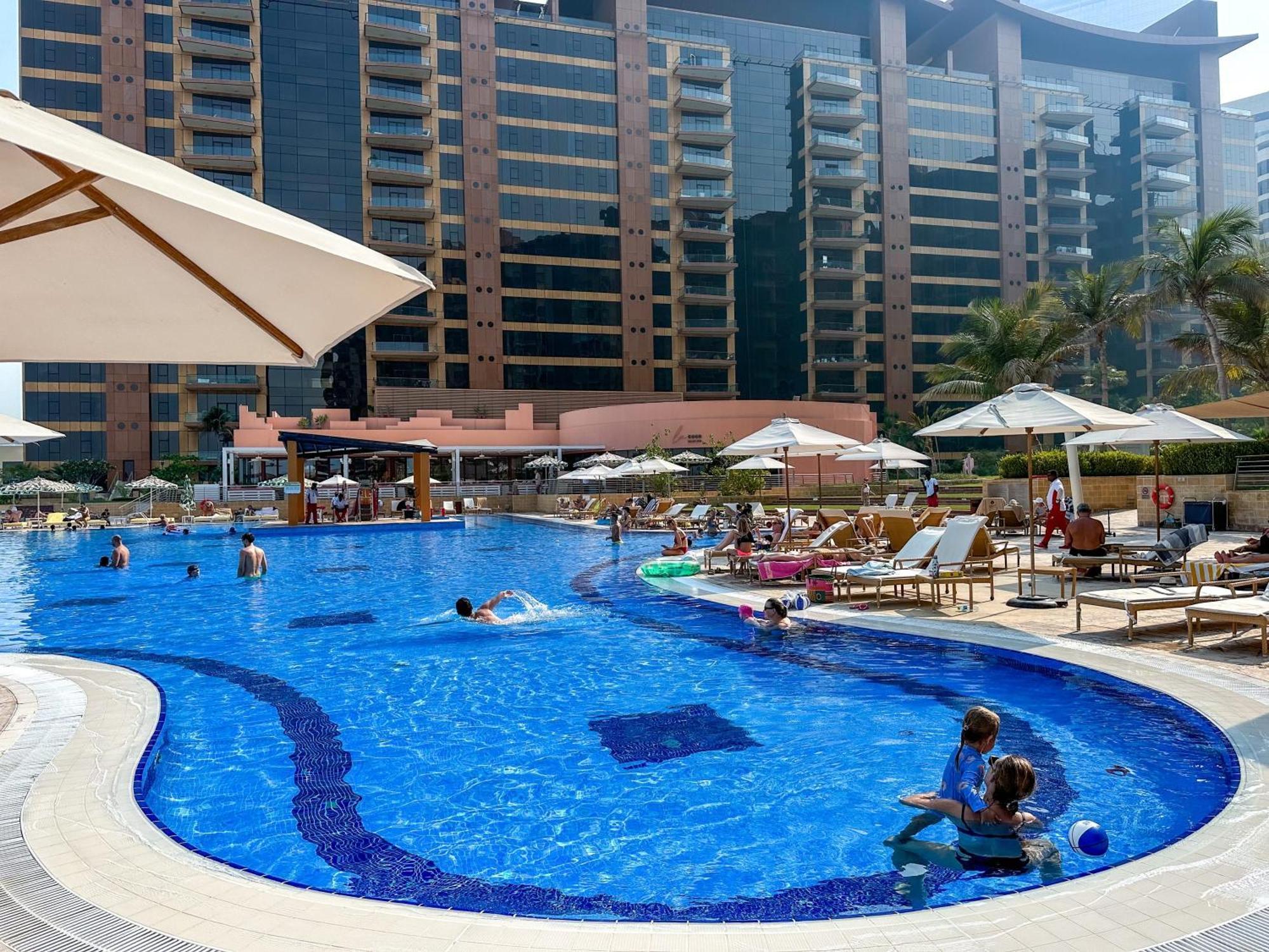 Modern Beachfront 1Br Apartment - Tiara Residence Dubaj Kültér fotó