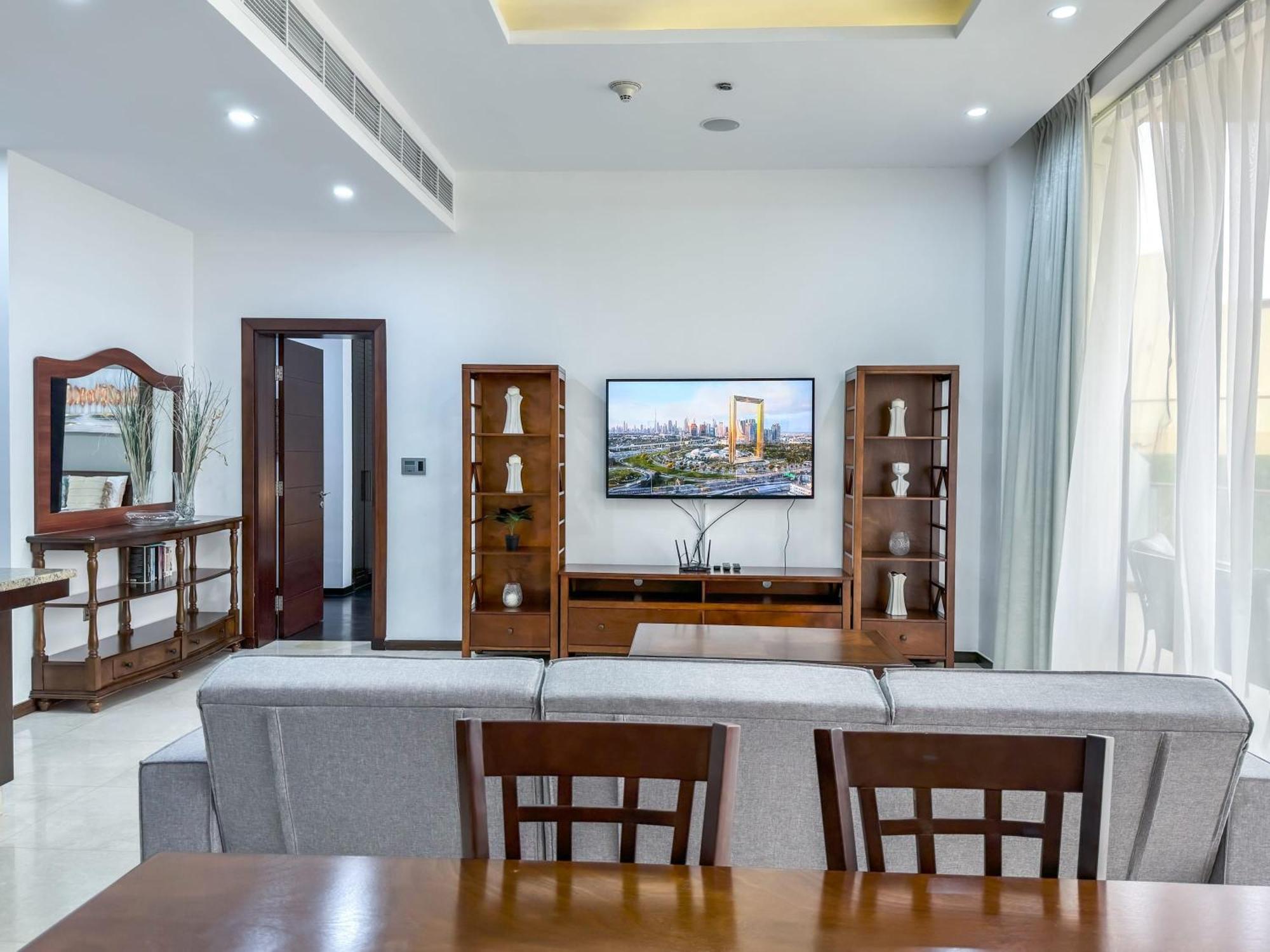 Modern Beachfront 1Br Apartment - Tiara Residence Dubaj Kültér fotó